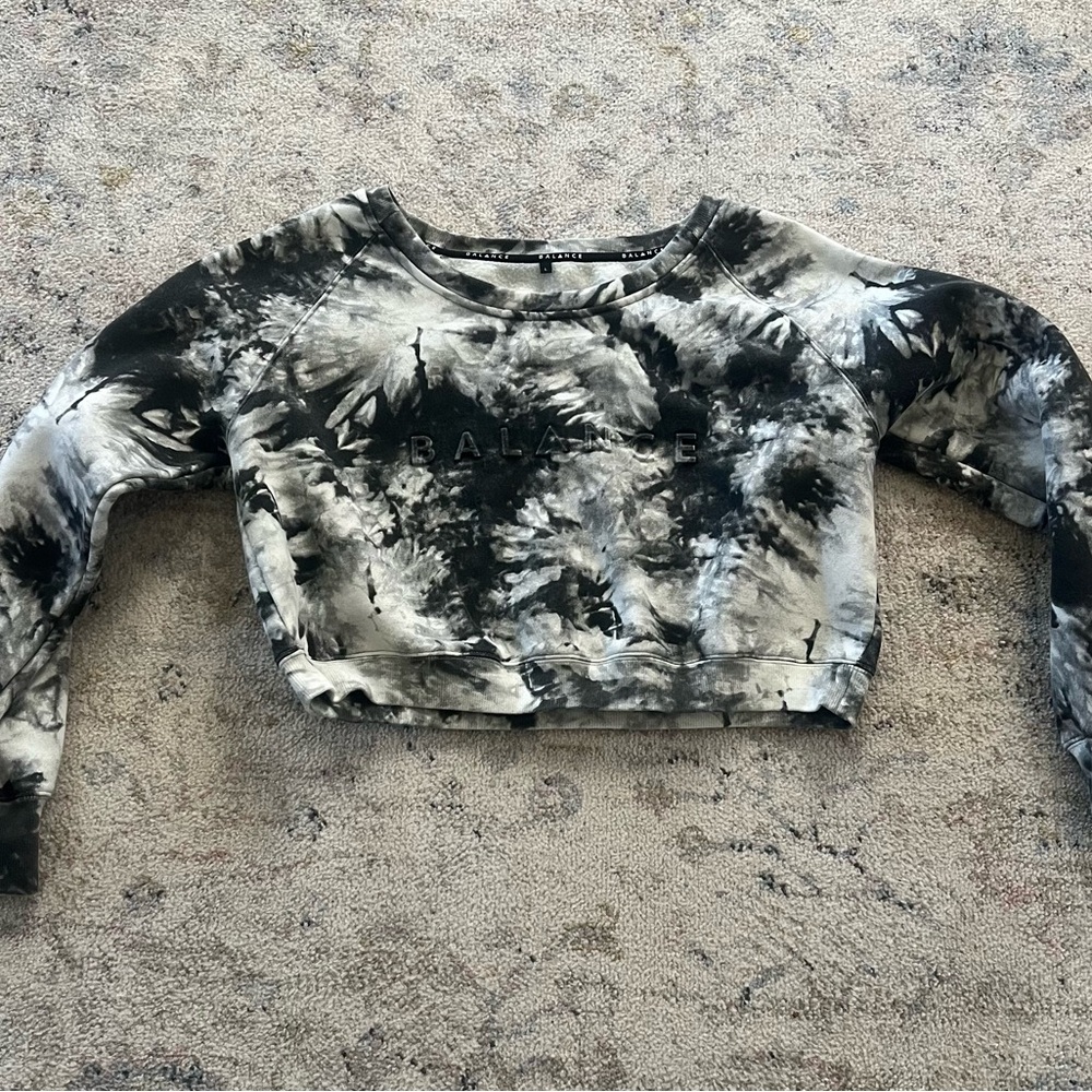 Balance collection black and white‎ tie dye long sleeve crop top shirt
